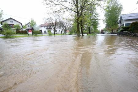 POPLAVE DOLENJA VAS 04 FOTO LJUBO VUKELIČ